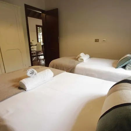 Casa Privada Con Piscinajacuzzi En *