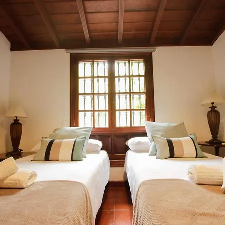 Casa Privada Con Piscina-jacuzzi En בית נופש